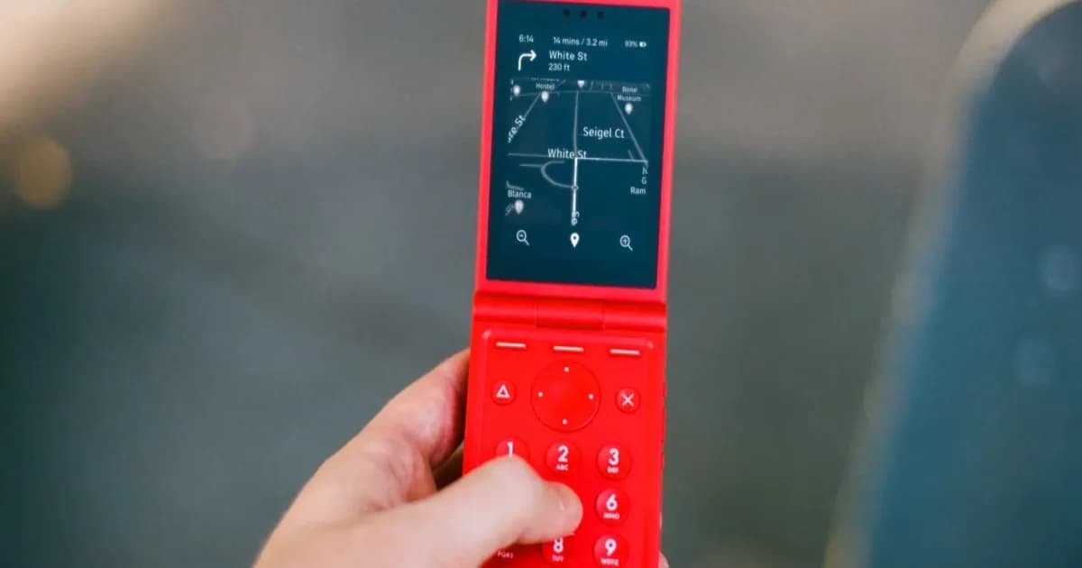 Ponsel flip Light Phone terbaru dengan desain minimalis