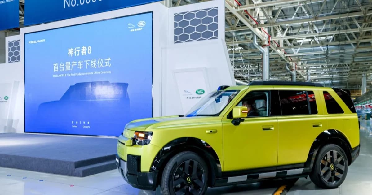 Freelander 8 EREV SUV pertama keluar dari jalur produksi pabrik CJLR di Changshu, China