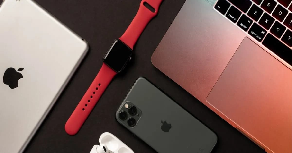Ilustrasi krisis memori RAMageddon yang berdampak pada produksi iPhone dan Mac Apple
