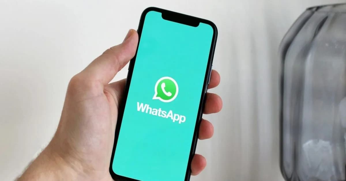 Tampilan fitur pembersih media channel WhatsApp di Android
