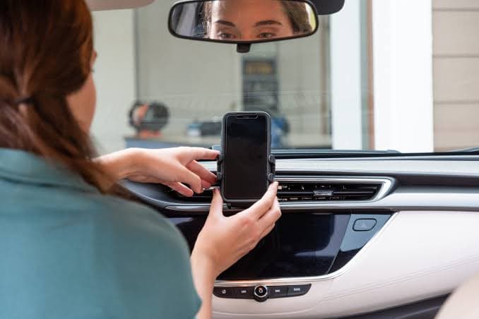 Cara Ampuh Atasi HP Overheat di Mobil Selama Perjalanan