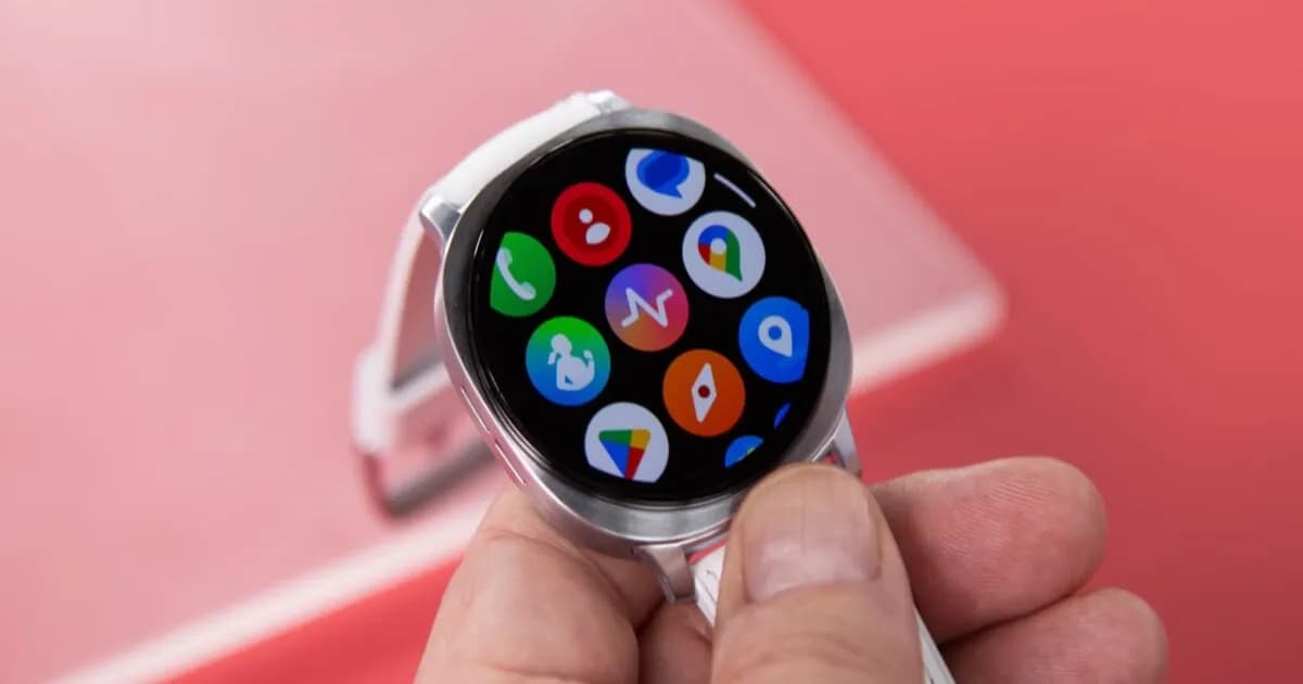 Tampilan Samsung Browser di Galaxy Watch dengan opsi Download Image saat menekan lama pada gambar