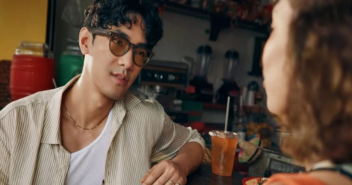 Tampilan aplikasi AntiZuck mendeteksi Meta Glasses di iPhone