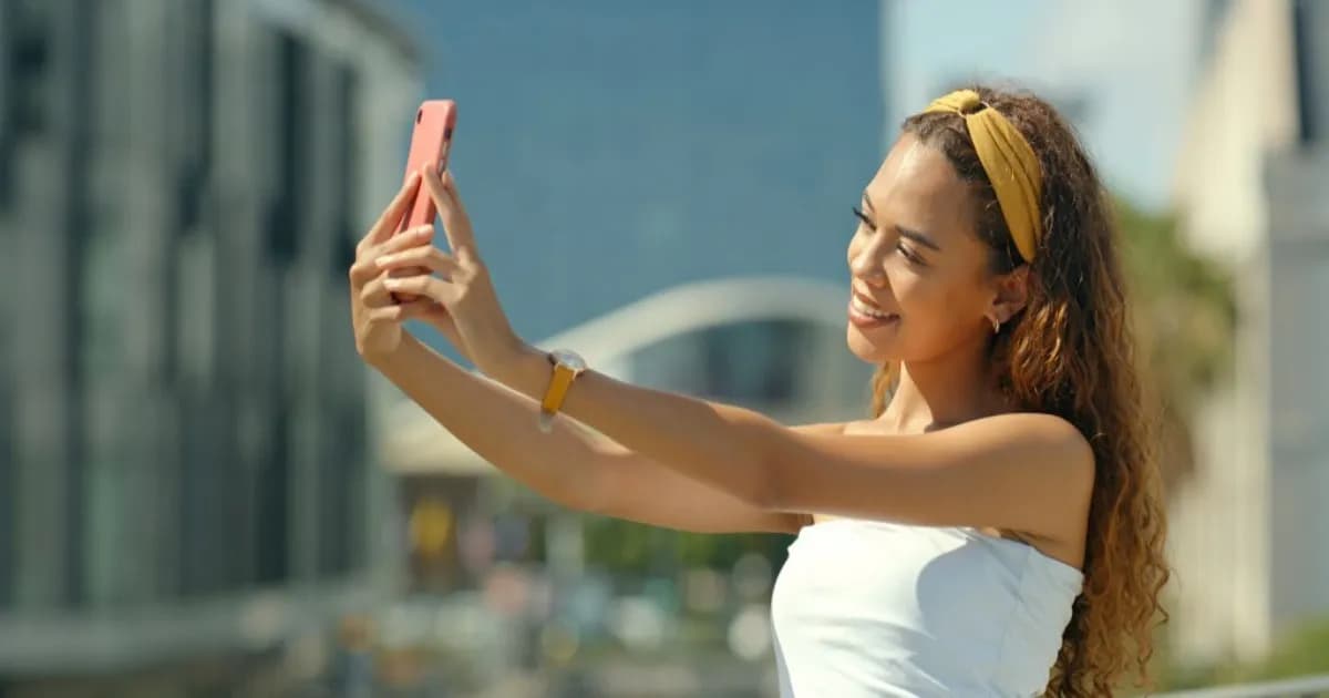Influencer menghadiri acara Summer Club brand trip OpenAI di upstate New York