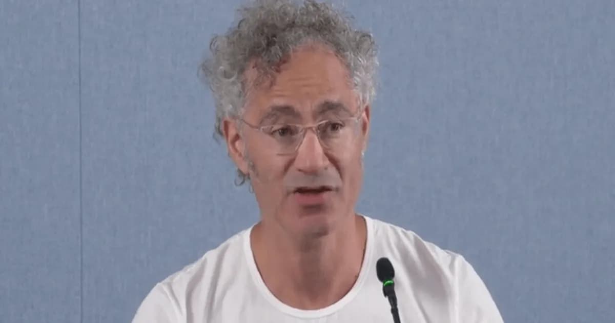CEO Palantir Alex Karp menyampaikan kritik terhadap laboratorium AI dalam surat pemegang saham kuartal kedua