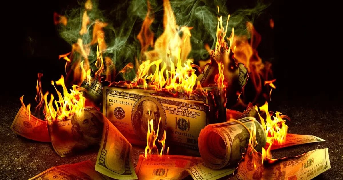 Ilustrasi tumpukan uang terbakar menggambarkan belanja AI perusahaan teknologi