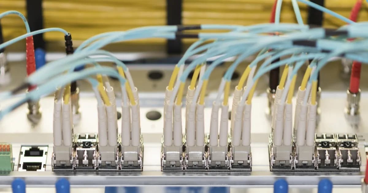 Transceiver optik di jaringan pusat data yang akan dilarang impornya oleh FCC