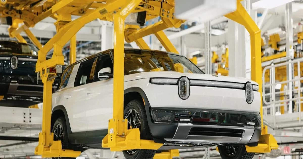 Rivian R2 di jalur perakitan pabrik Normal Illinois