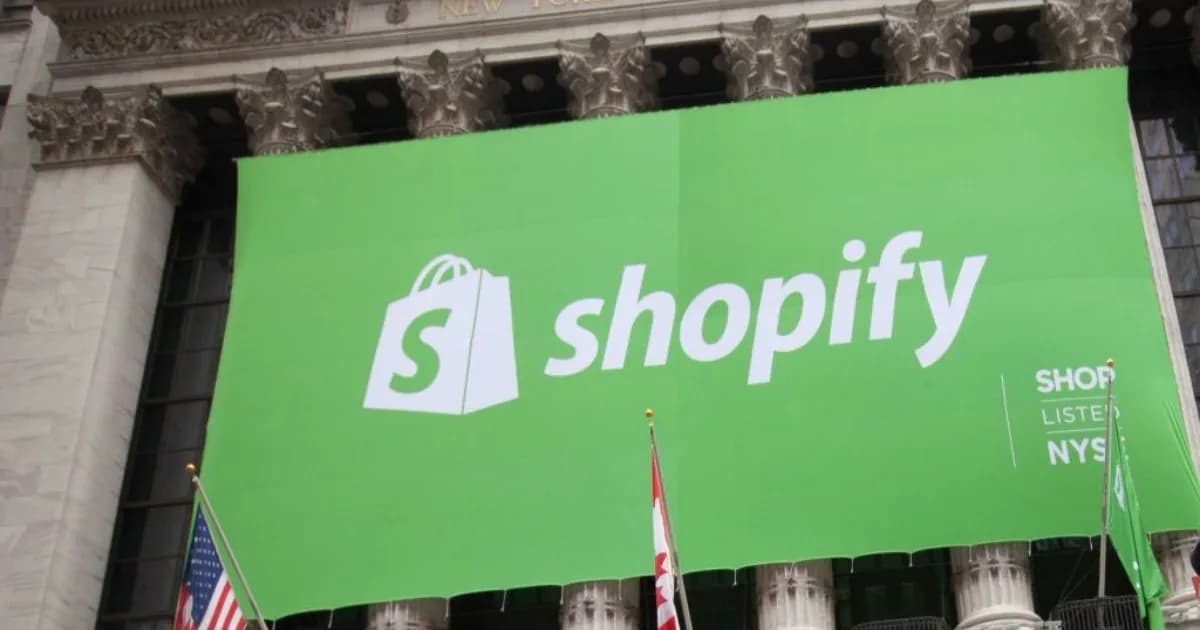 Ilustrasi dashboard Shopify dengan grafik pertumbuhan pendapatan dan trafik AI search yang meningkat