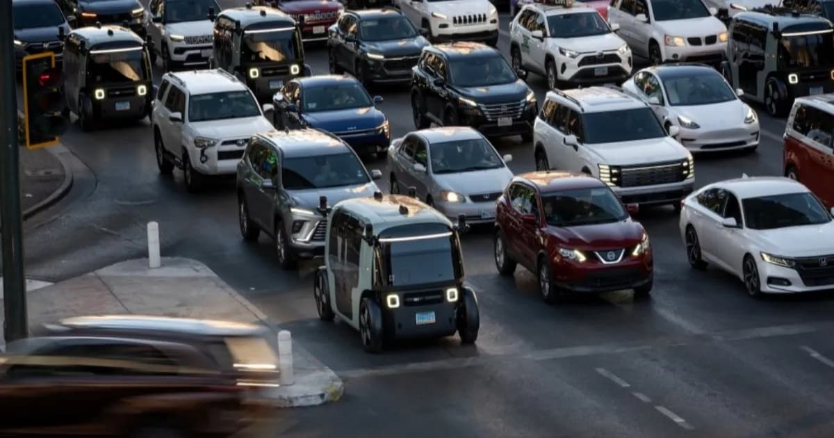 Robotaxi Zoox tanpa setir melaju di jalanan Las Vegas dengan sistem otonom penuh