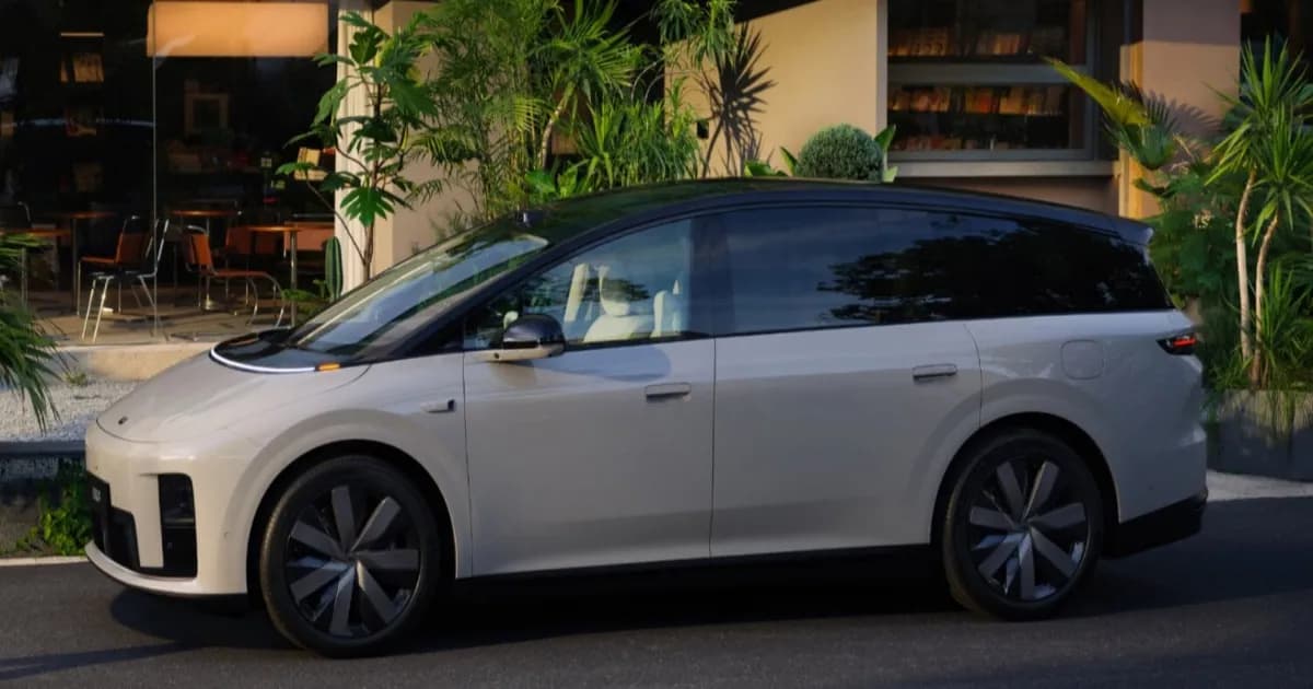 Li Auto i8 RWD crossover listrik enam kursi tampak depan