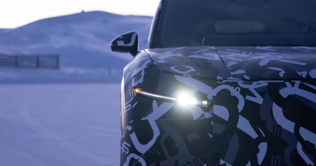 Foto resmi Lucid Cosmos SUV listrik mid-size dengan desain atap miring khas coupe SUV