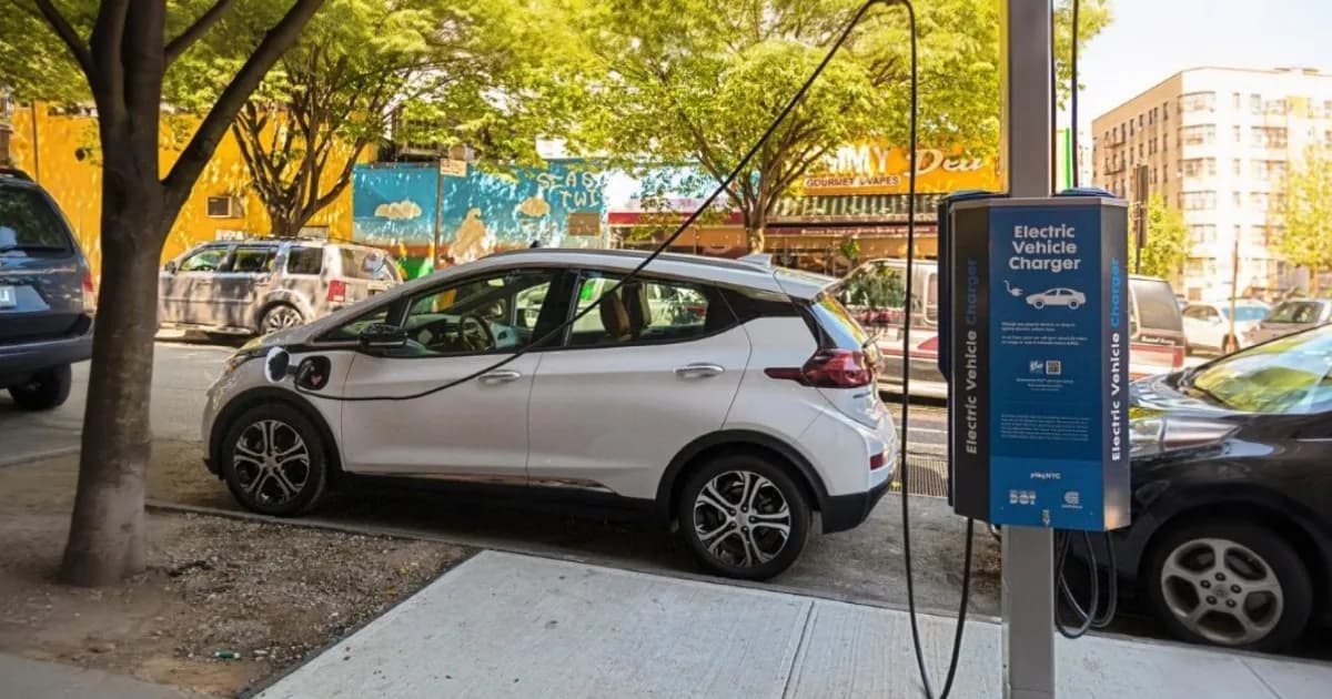 Charger kendaraan listrik di Bronx, New York City