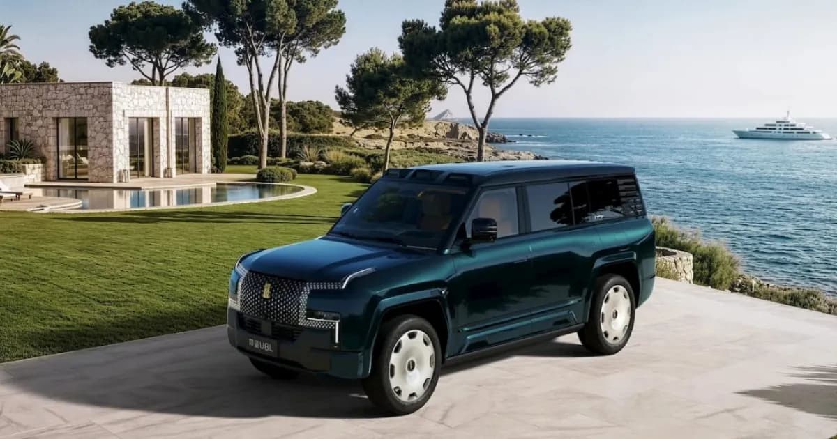 BYD Yangwang U8L Premium Edition 4-seater SUV ultra mewah dengan empat kursi captain