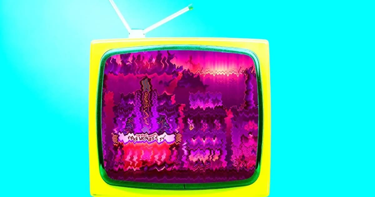 Ilustrasi foto TV jadul yang menampilkan versi terdistorsi dari Roku City dengan efek visual AI yang aneh.