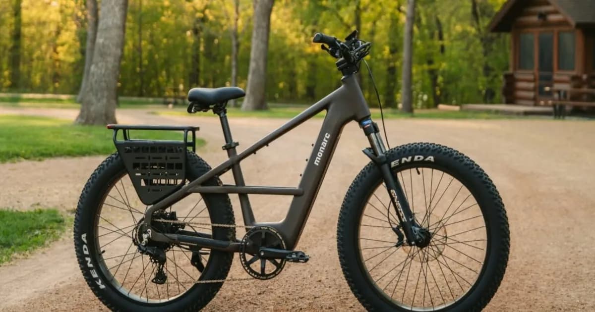 E-bike Monarc Marker dengan fork reverse-arch Gneiss di medan off-road