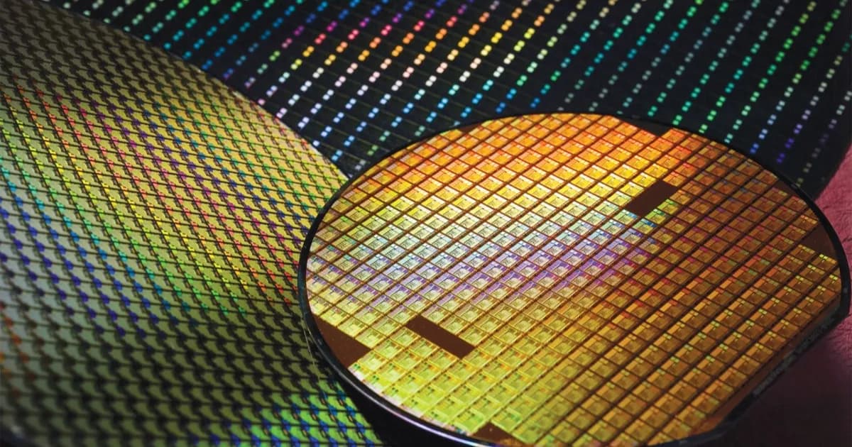 Wafer silikon TSMC yang berisi chip A20 Pro untuk iPhone 18 Pro