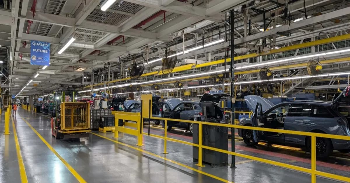 Sketsa crossover hybrid murah Ford yang diperlihatkan kepada dealer
