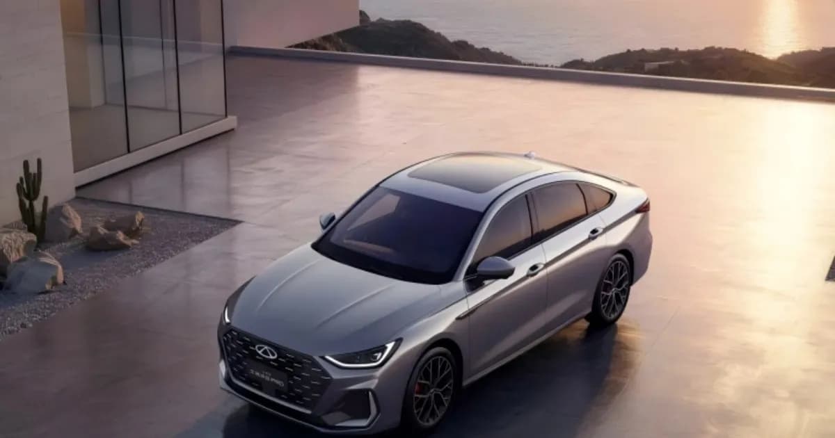 Chery Arrizo 8 Pro 2027 tampak depan dengan grille flowing diamond