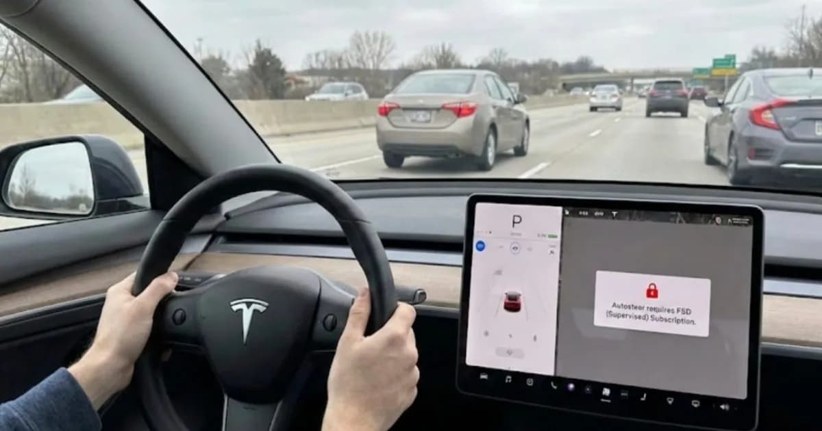 Ilustrasi Tesla Model S dengan sistem Autopilot