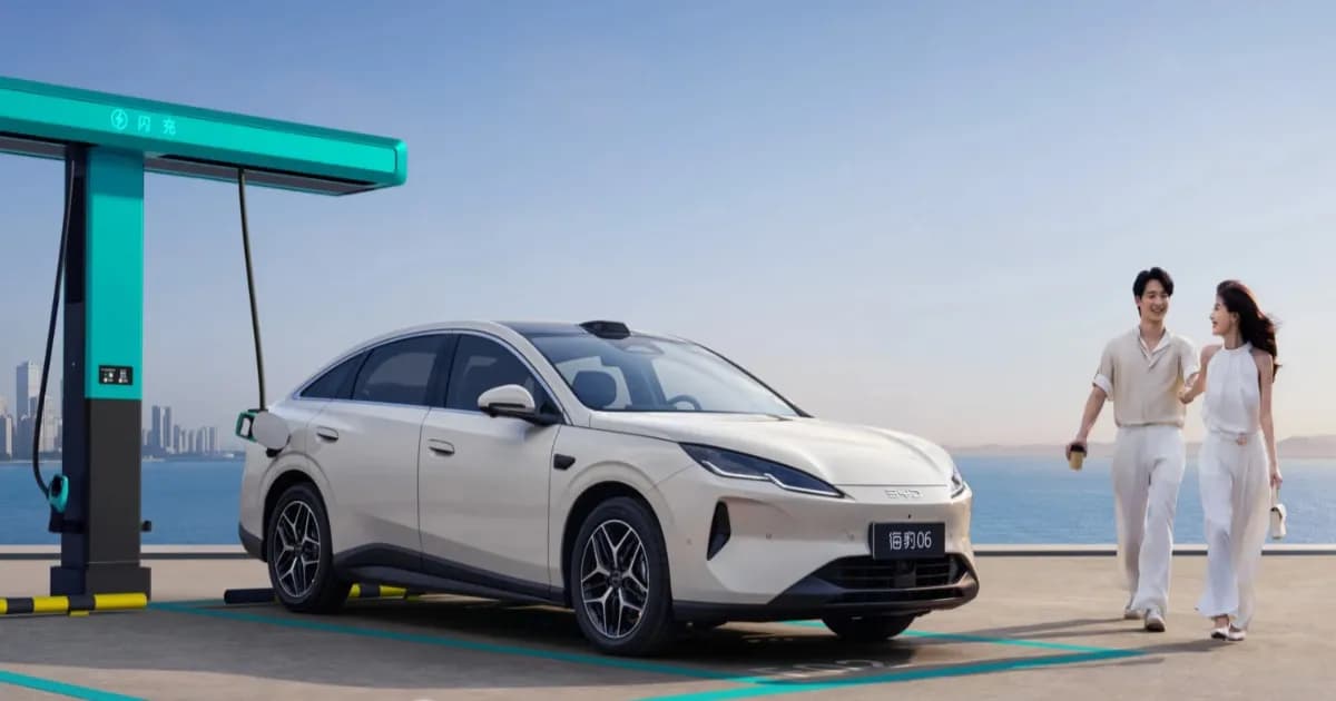 2027 BYD Seal 06 tampak depan dengan lampu LED Wave Star River