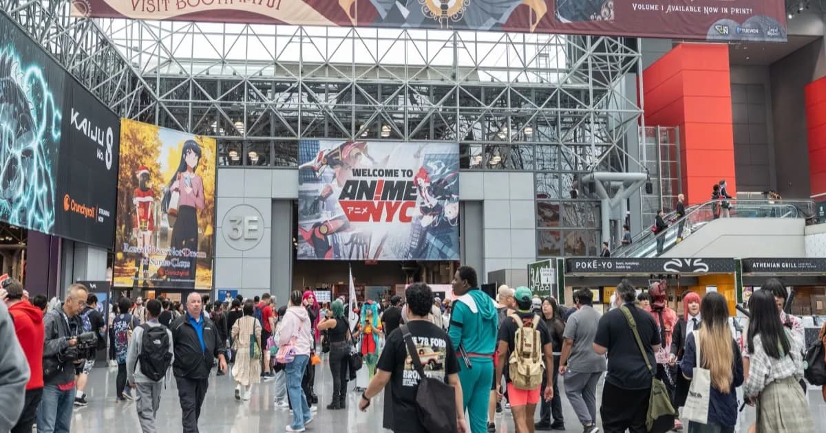 Pengunjung menikmati suasana Anime NYC di Jacob K. Javits Convention Center