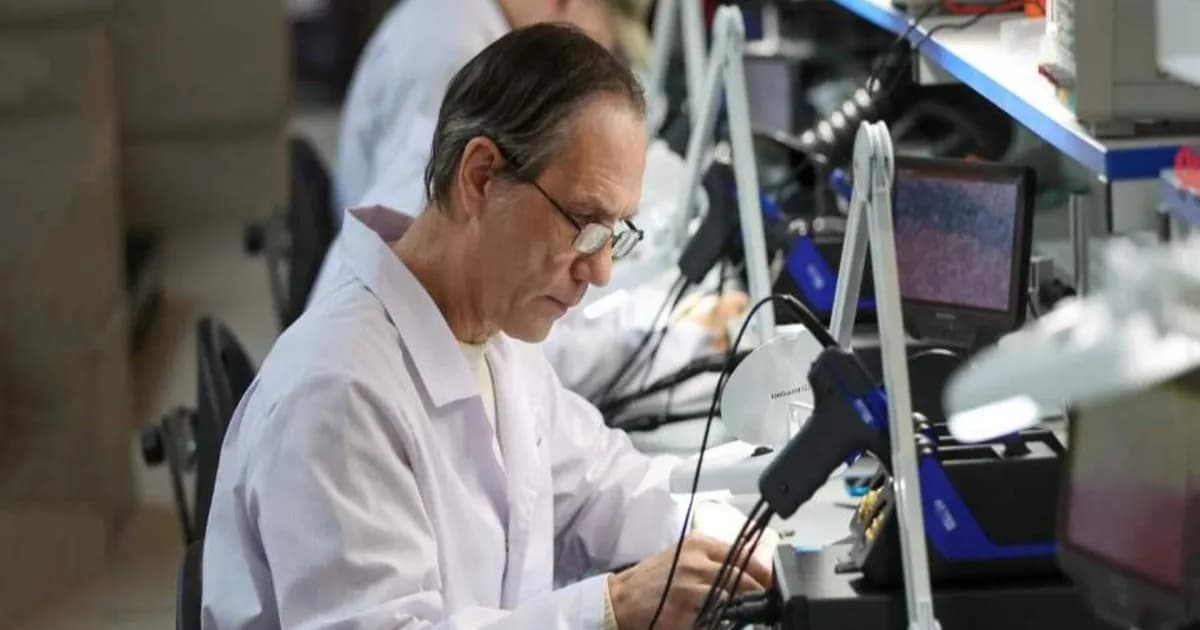 Ilustrasi pengembangan teknologi multikatoda untuk litografi elektron oleh startup Rusia