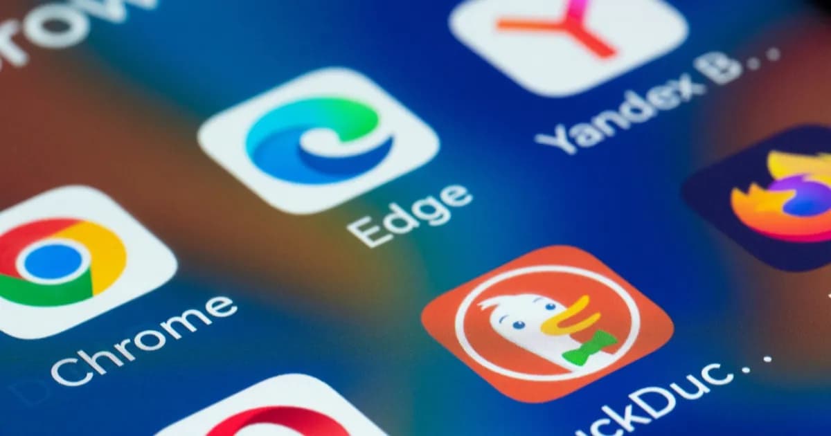 Ilustrasi logo Microsoft Edge dengan peringatan penghentian dukungan ekstensi MV2 dan uBlock Origin