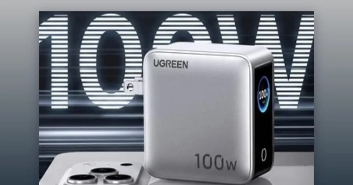 UGREEN Nexode Pro 100W 4-Port GaN Charger with Smart Display tampak depan dengan layar informasi