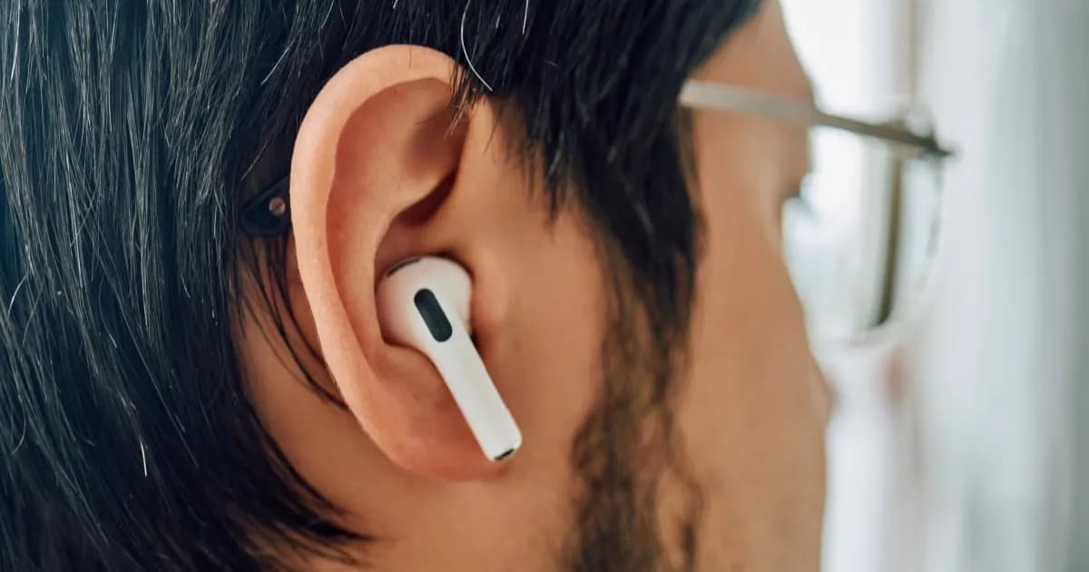 Ilustrasi AirPods dengan kamera untuk fitur Visual Intelligence
