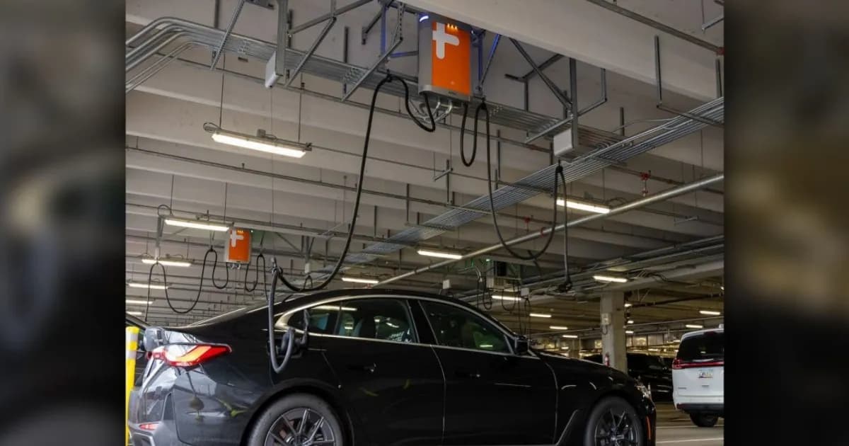 Overhead EV charge system ChargePoint di Portland International Airport