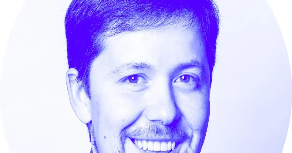 DJI Osmo Pocket 4 Pro dengan aksesoris Mic Mini 2 dan remote FrameTap yang masih dijual di platform e-commerce AS meski dilarang FCC