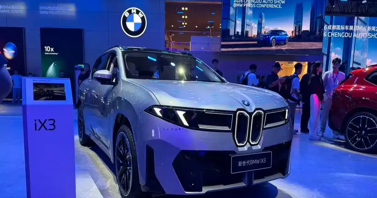 BMW iX3 Long Wheelbase dipamerkan di 2026 Chengdu Auto Show
