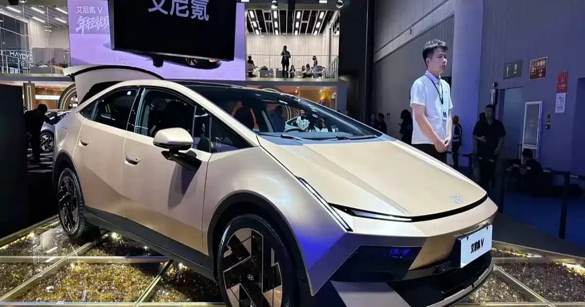 Hyundai Ioniq V dipamerkan di Chengdu Auto Show 2026 dengan desain fastback modern