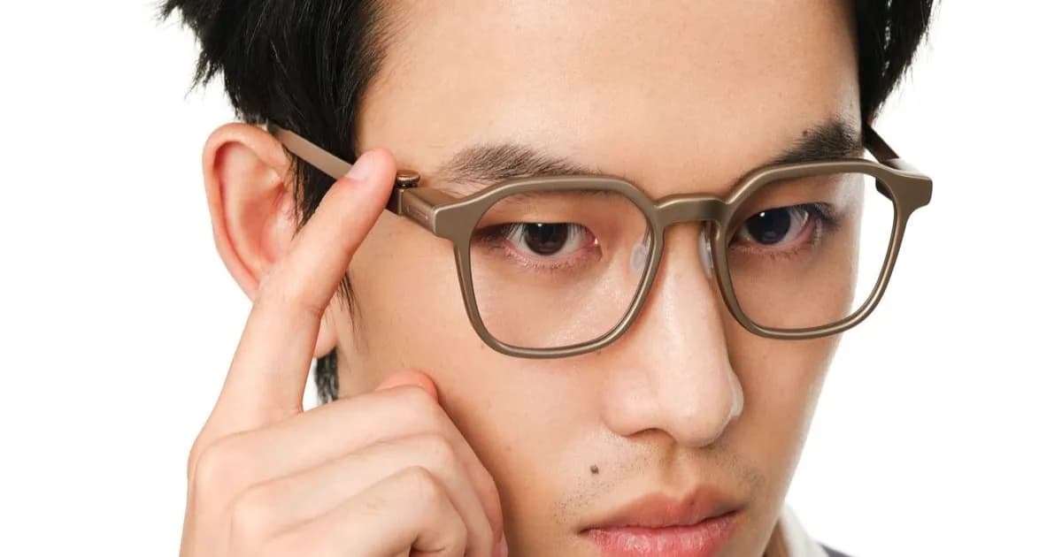 RayNeo iO Smart Glasses dengan layar MicroLED di sudut pandang pengguna