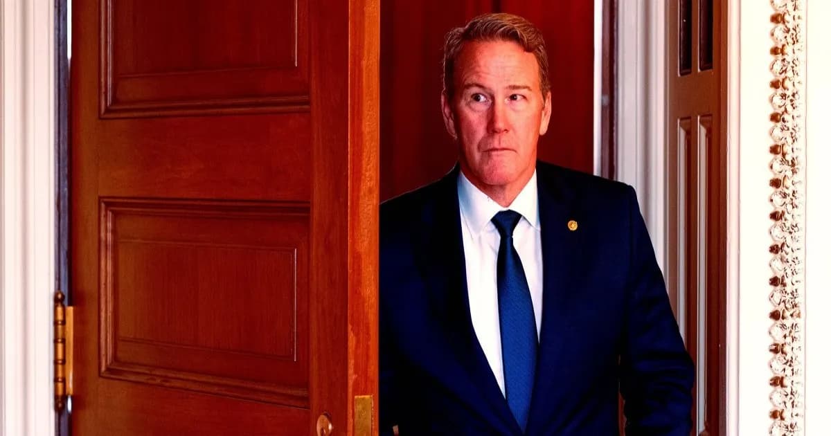 Senator Jon Husted dari Partai Republik meninggalkan pertemuan makan siang Senat di Capitol AS