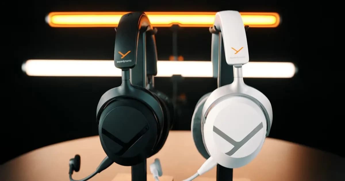 Headset gaming nirkabel Beyerdynamic MMX 100 wireless dengan desain closed-back