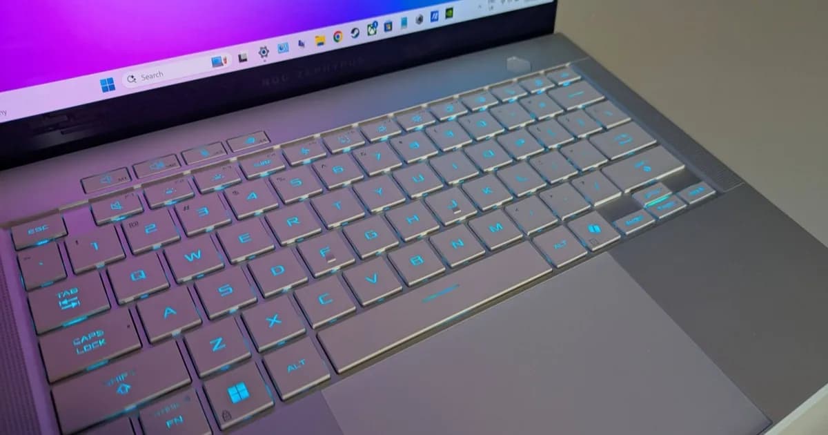 Laptop Asus ROG Zephyrus G14 dengan GPU Nvidia RTX 5070 Ti yang drivernya dihapus Windows 11