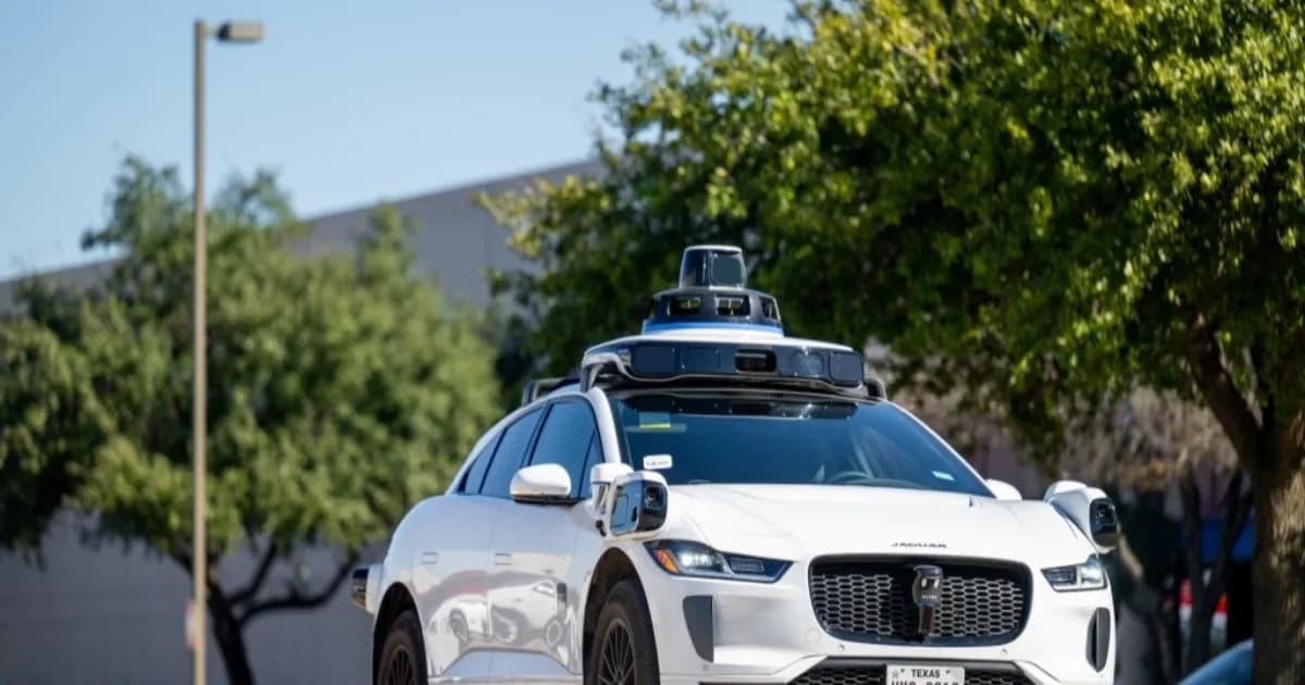 Robotaxi Waymo Jaguar I-Pace yang terlibat investigasi NHTSA terkait kecelakaan menabrak anak di Santa Monica