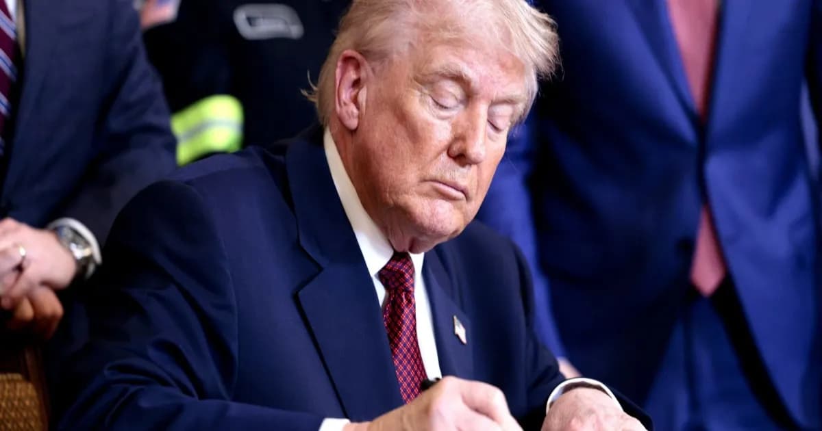 Donald Trump menandatangani kebijakan antariksa baru untuk target 1.000 peluncuran roket per tahun pada 2030