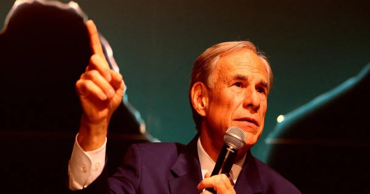 Gubernur Texas Greg Abbott berbicara dalam konferensi tentang pasar publik