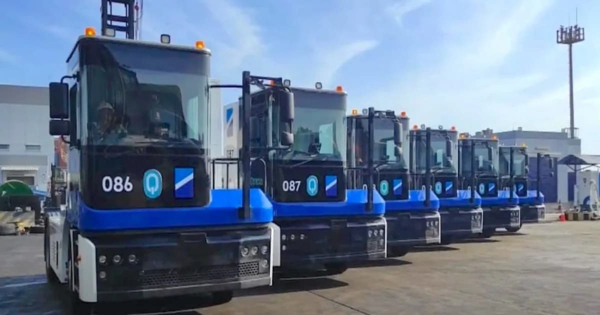 Terminal tractor listrik Westwell E-Truck di Pelabuhan Karachi Hutchison Ports Pakistan