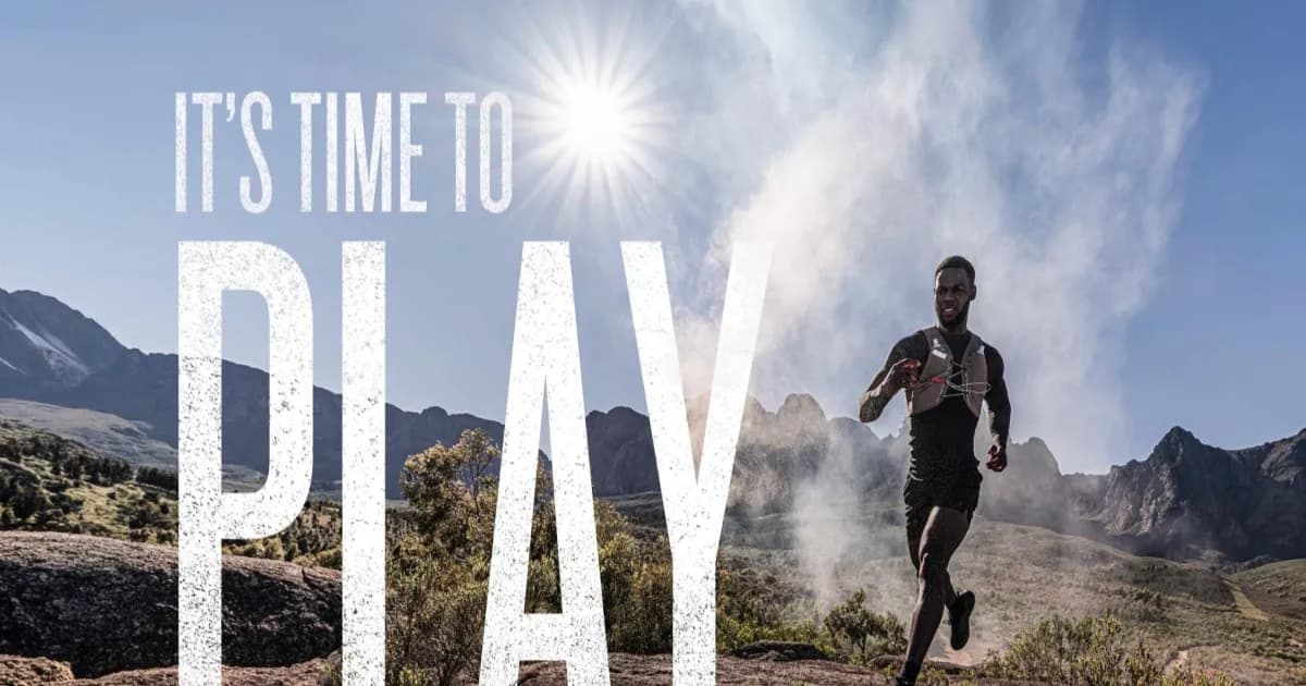 Garmin Fenix 9 tampak depan dengan layar AMOLED menampilkan data kebugaran