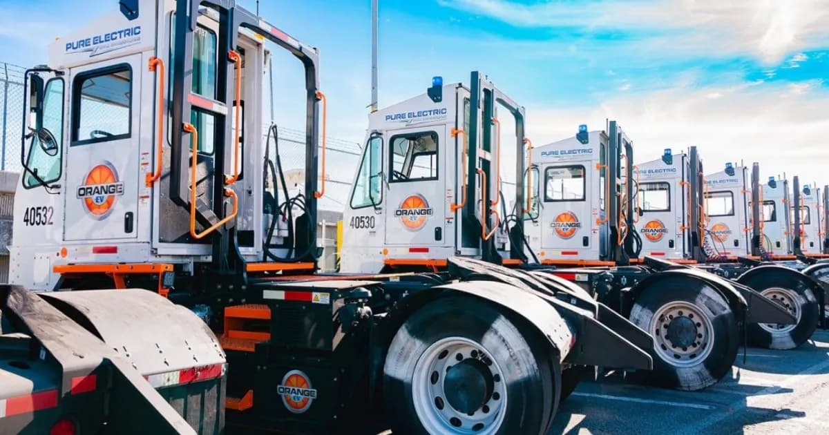 APM Terminals Elizabeth pesan 96 Orange EV electric terminal tractors