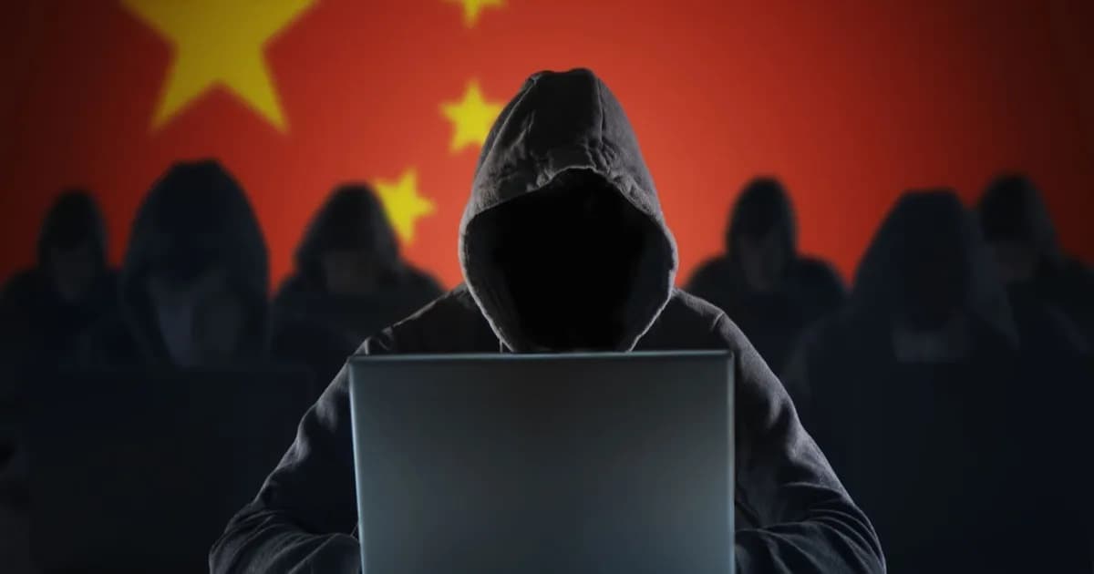Ilustrasi hacker China menyerang infrastruktur kritikal AS dengan latar bendera China