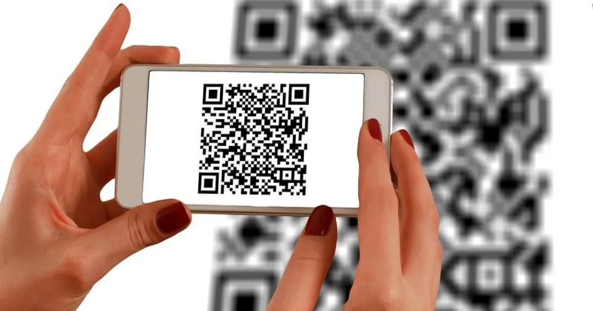 Ilustrasi pemindaian kode QR untuk pembayaran parkir yang ternyata berbahaya