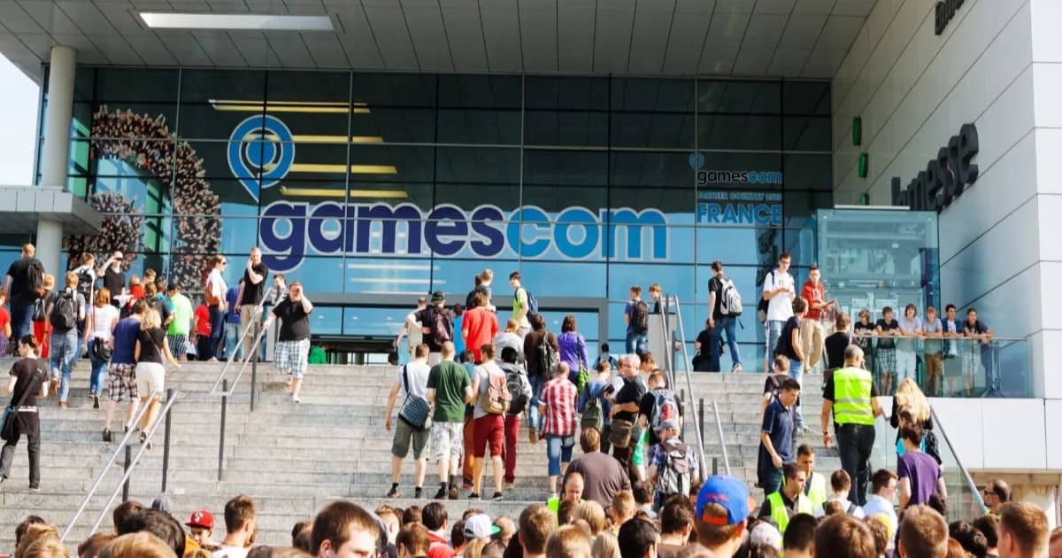 Suasana keramaian pengunjung di area pameran Gamescom 2026