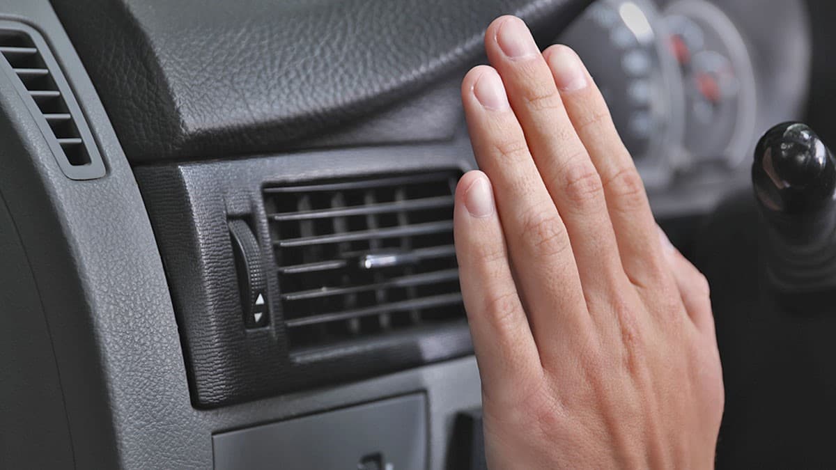 8 Penyebab AC Mobil Tidak Dingin dan Cara Mengatasinya