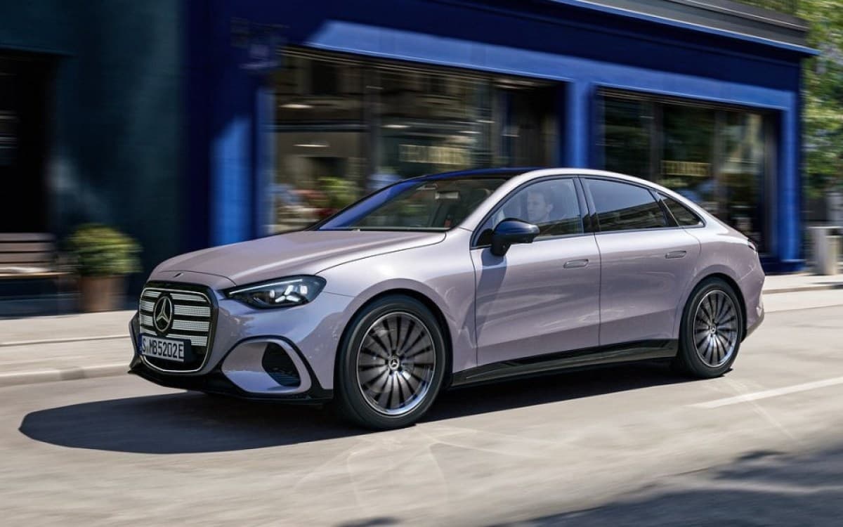 Mercedes C300 4MATIC Meluncur, Jarak Tempuh 690 Km