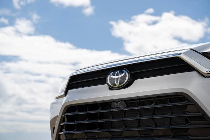 Paten Baru Toyota Ubah Mobil Jadi Kamera, Foto Otomatis Ikuti Pandangan